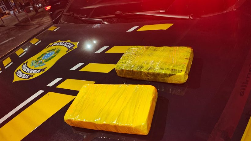 PRF prende mulher com 2 kg de cocaína pura em ônibus interestadual
