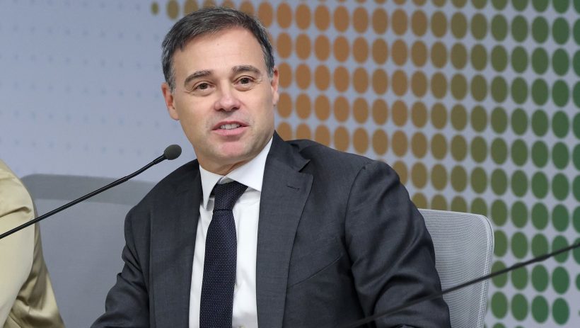 Ministro André Mendonça levanta sigilo de quase 40 processos no STF