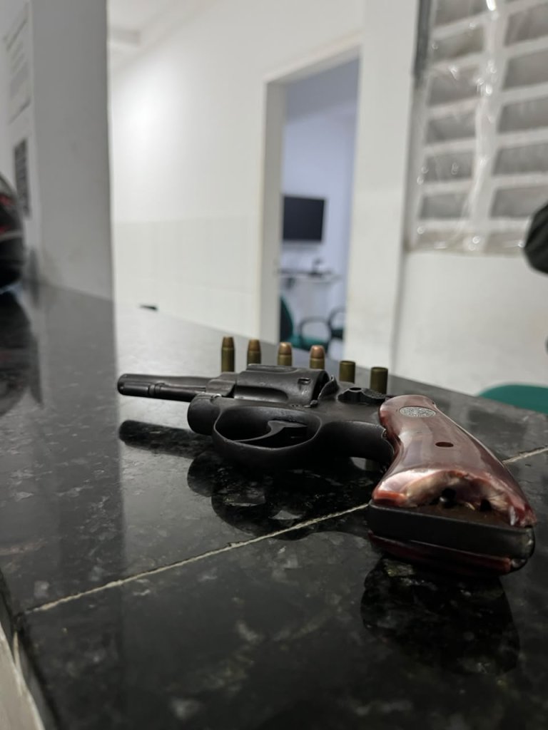 Dupla é presa após atirar em policiais, balear pedestre e cair de moto em Sobral