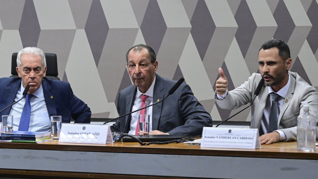 CCJ do Senado aprova PEC que acaba com jornada 6×1