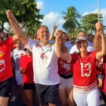 Elmano reúne milhares de apoiadores na Vila do Mar em evento de campanha neste domingo (13)