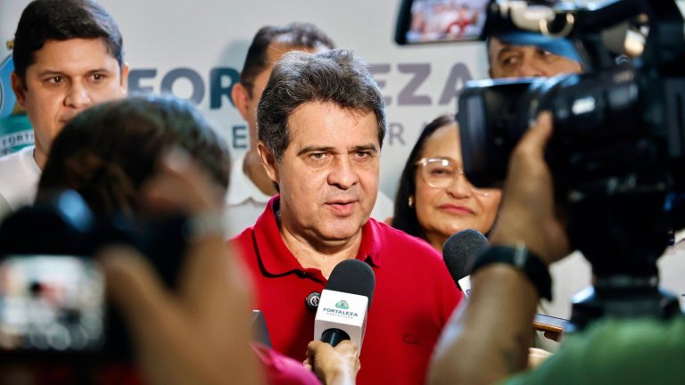 Evandro anuncia projeto que proíbe publicidade de bets em espaços públicos de Fortaleza