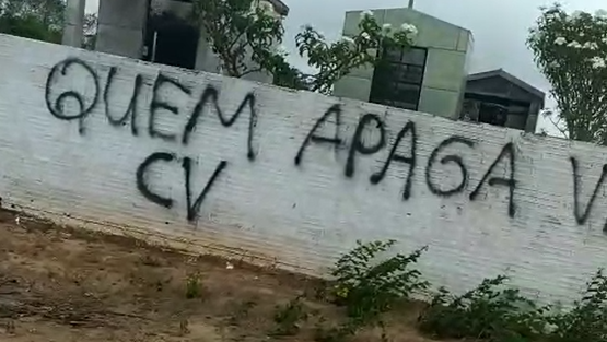 Muro do cemitério de Vambira é pichado novamente com “salve” do CV
