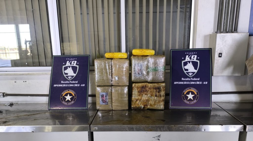 Receita Federal apreende 60 kg de skunk camuflados com café e óleo em transportadoras