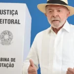Lula vota em São Bernardo do Campo e agradece apoio recebido na campanha