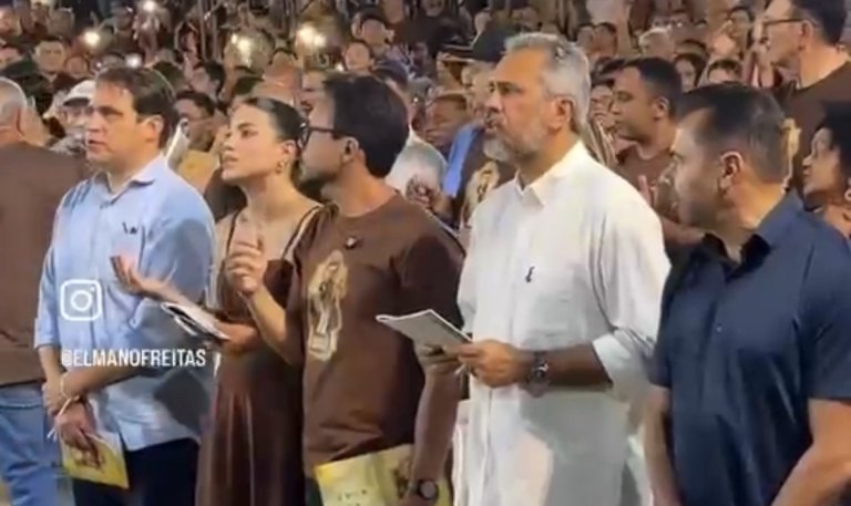 Governador Elmano de Freitas participa da última novena de São Francisco
