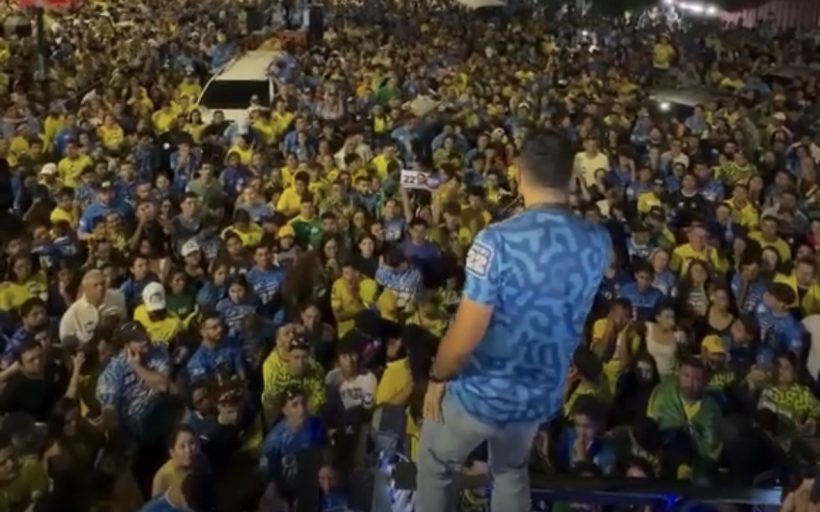 Bloquinho do 22 percorre Eusébio em ato de campanha pró Flávio Bolsonaro