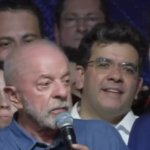 Reeleito, Lula acusa Flávio Bolsonaro de ser “representante do milicianismo”