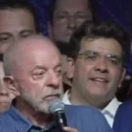 Reeleito, Lula acusa Flávio Bolsonaro de ser “representante do milicianismo”