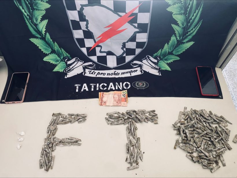 Mãe e filho são presos com mais de 200 porções de maconha escondidas em máquina de lavar