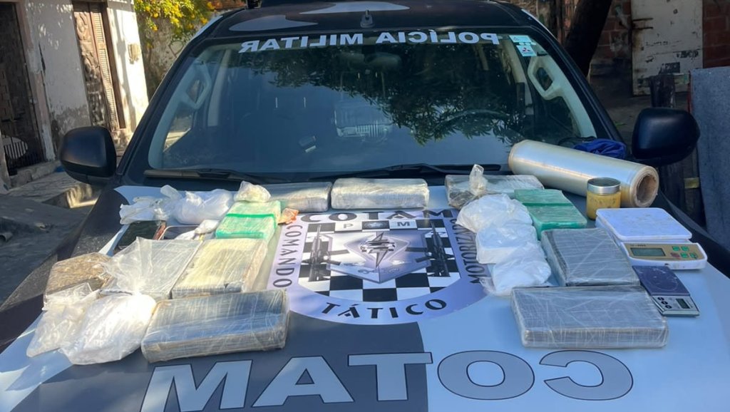 PM apreende mais de 14 kg de drogas e prende homem por tráfico em Fortaleza
