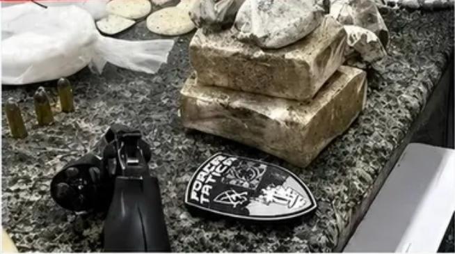 Policiais seguem odor de drogas e encontram arma e entorpecentes no Centro de Fortaleza