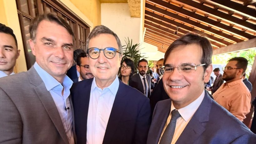 Danilo Forte se reúne com Flávio Bolsonaro e leva proposta de reforma do Judiciário