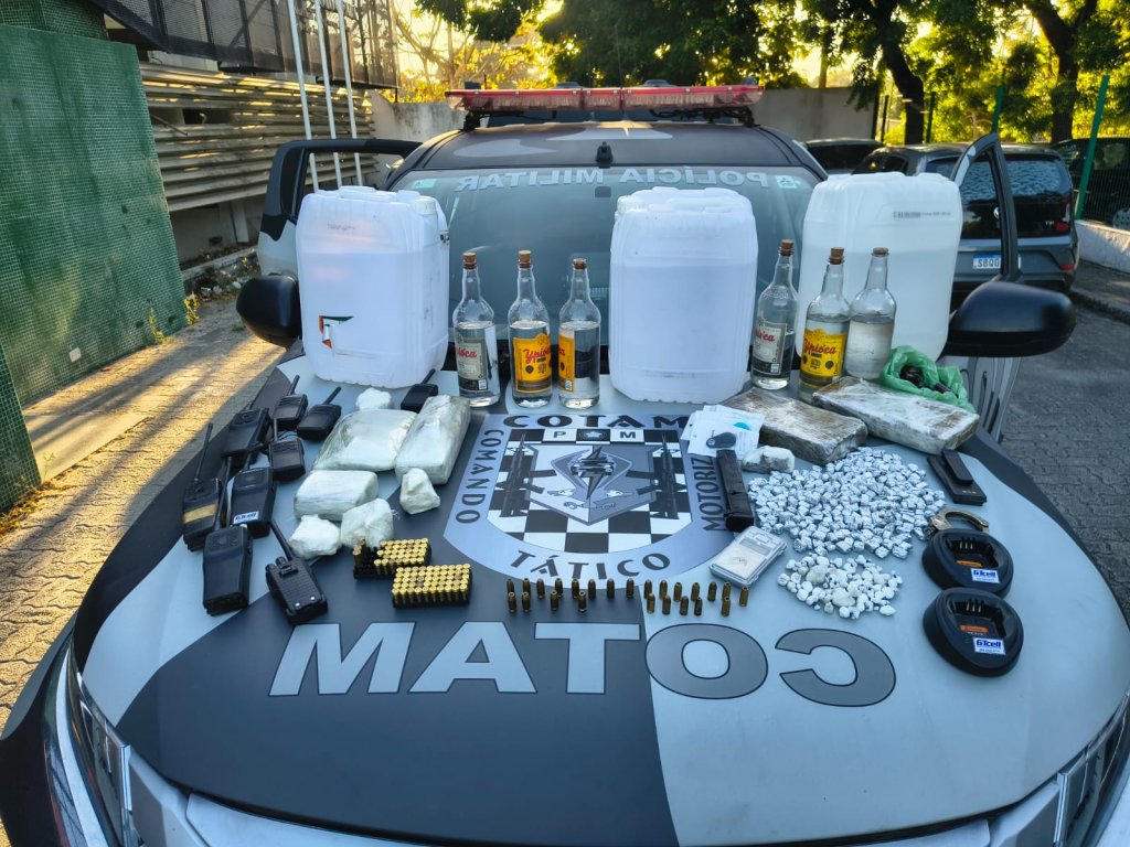 Polícia apreende drogas, munições, granadas e rádios comunicadores da facção Massa