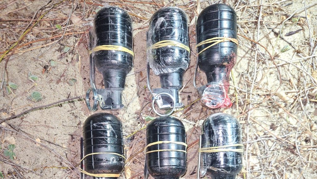 PMCE apreende cinco pistolas, explosivos e ecstasy durante baile funk em Messejana