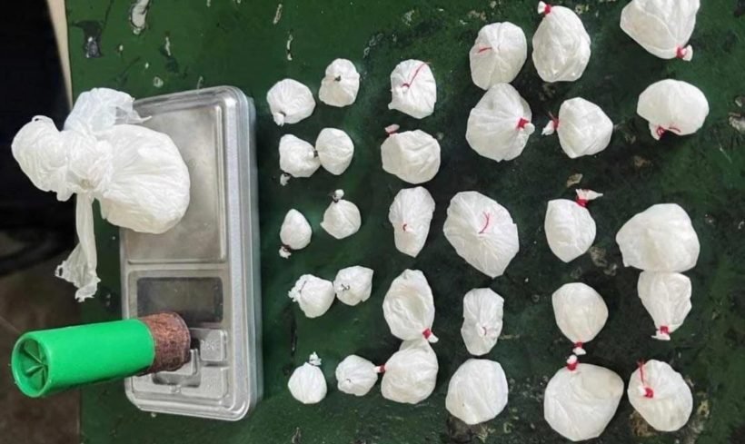 PM apreende drogas e balanças de precisão em barraco na Paupina, em Fortaleza