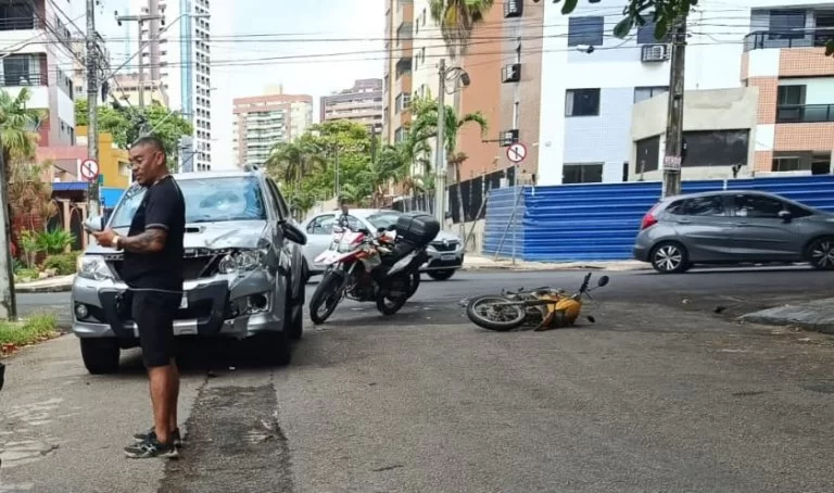 Colisão entre caminhonete e moto deixa duas pessoas feridas na Varjota