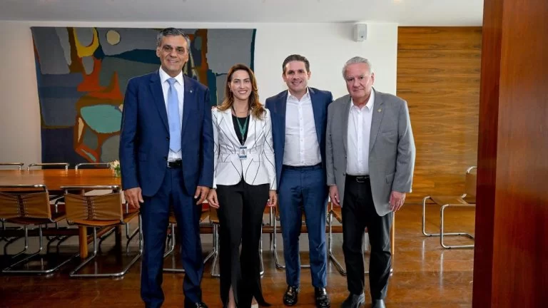 Érika Amorim se reúne com Hugo Motta em Brasília após eleição