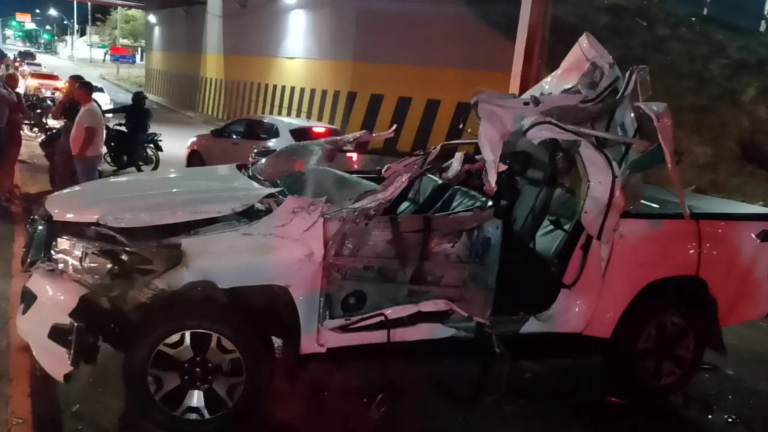 Capotamento na Av. Bernardo Manuel deixa uma mulher morta e outras três feridas