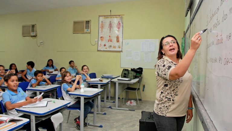 Prefeitura de Fortaleza antecipa feriado do Dia do Professor para servidores municipais