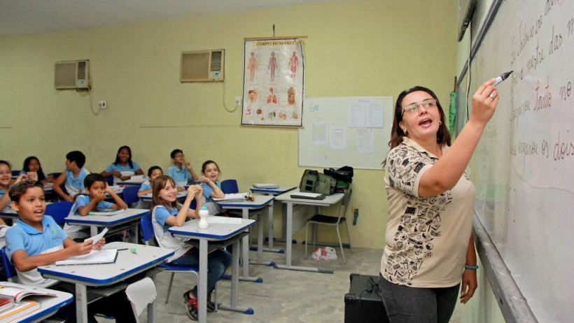 Prefeitura de Fortaleza antecipa feriado do Dia do Professor para servidores municipais