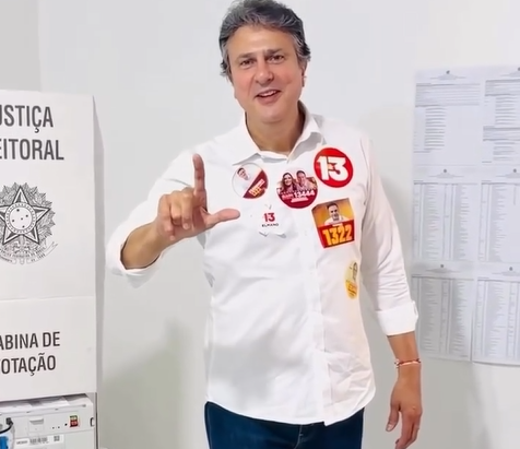Camilo vota em Barbalha e diz não ter dúvida na vitória de Elmano e Lula