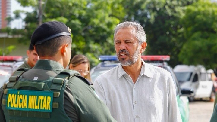 Governador Elmano entrega 40 novas viaturas para PM em 19 municípios cearenses
