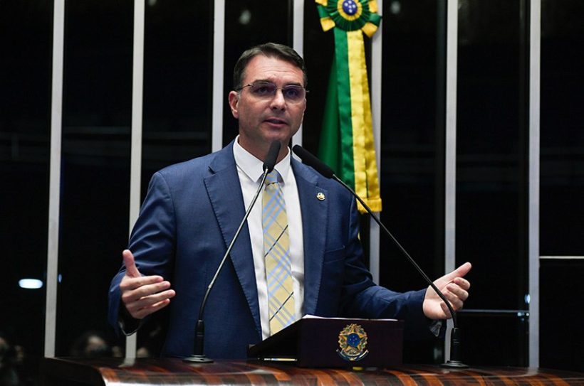 EUA vão emitir vistos para Flávio Bolsonaro e familiares