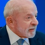 Reeleito, Lula acusa Flávio Bolsonaro de ser “representante do milicianismo”
