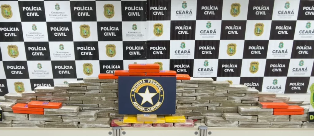 Carga declarada como equipamento de som escondia 146 kg de drogas na Barra do Ceará
